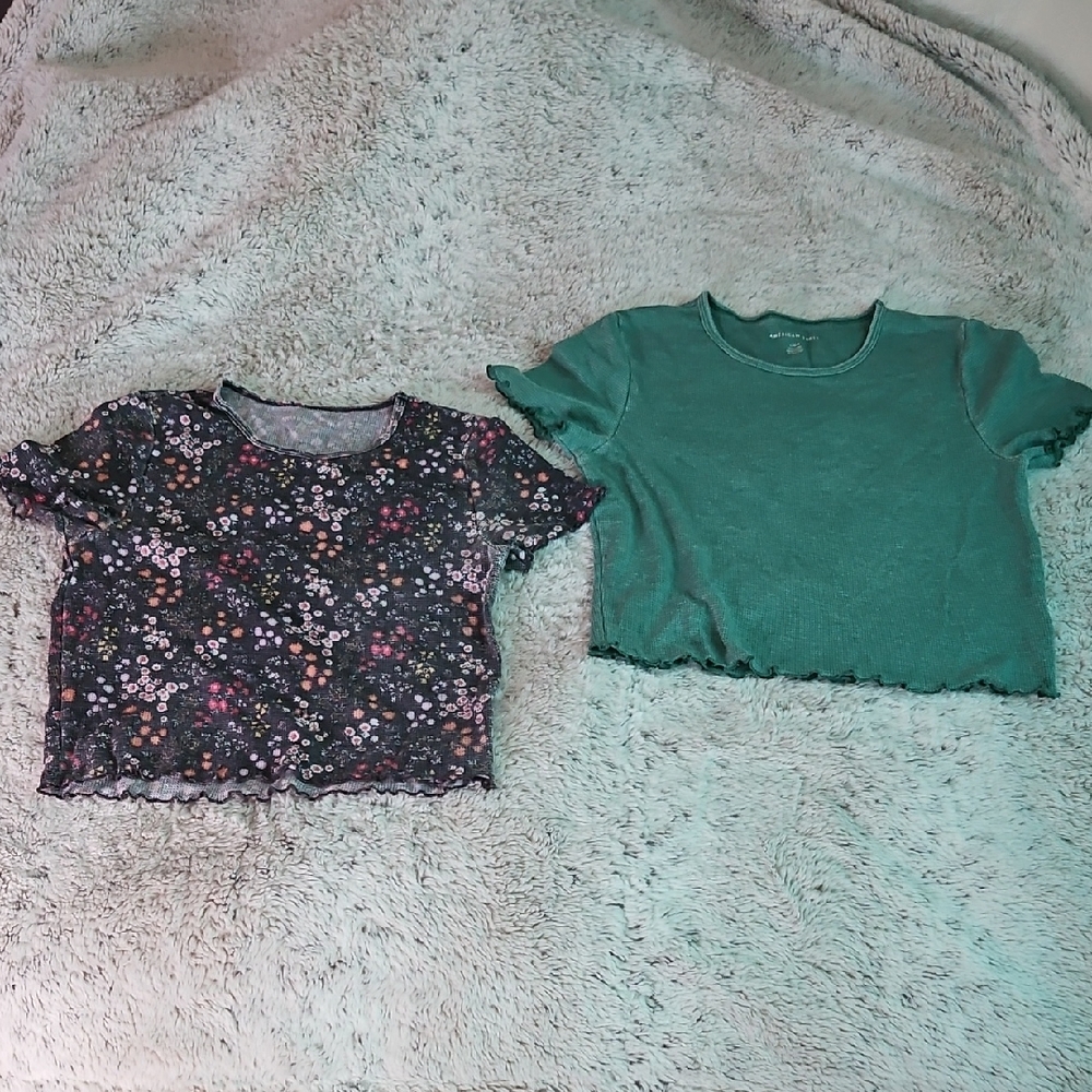 American Eagle Outfitters Black and Green Short Sleeve Tees